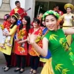 Traditional Vietnam clothing Áo dài
