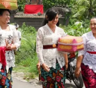 Balinese Temple Dress: A Guide to Respectful Attire in Indonesia