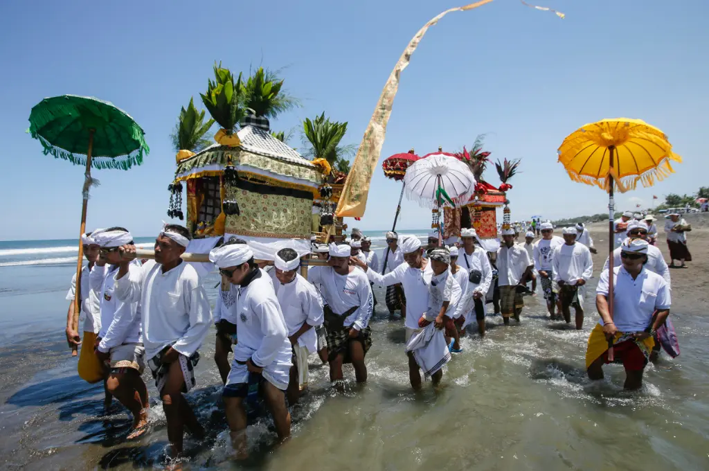 The Role of Traditional Clothing in Rituals and Ceremonies Across the Globe