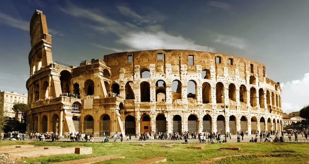 Italian CultureTracing the Threads of Time