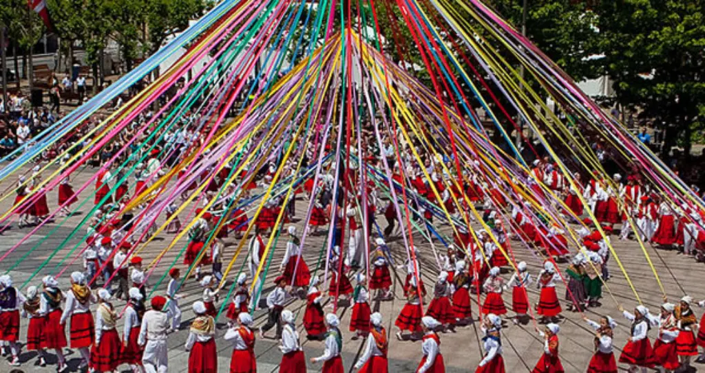 Maypole dance