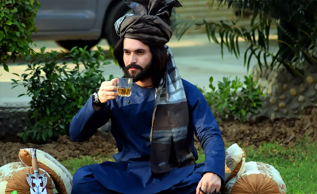 The Shalwar Kameez: The Everyday Uniform of Identity